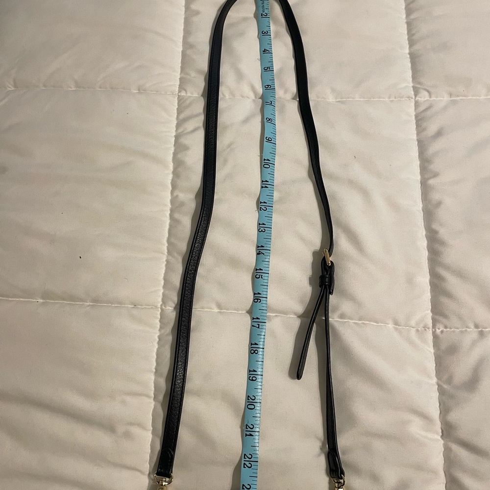 Elegant Black Leather Crossbody Bag - Picture 10 of 16